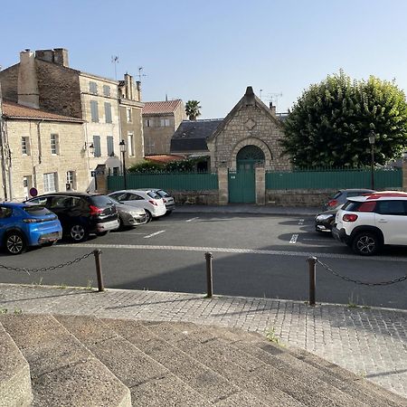 Chez Jean-Yves Et Zoe - La Dolce Vita - Au Calme, Tres Propre, Proche Parkings Niort Bagian luar foto